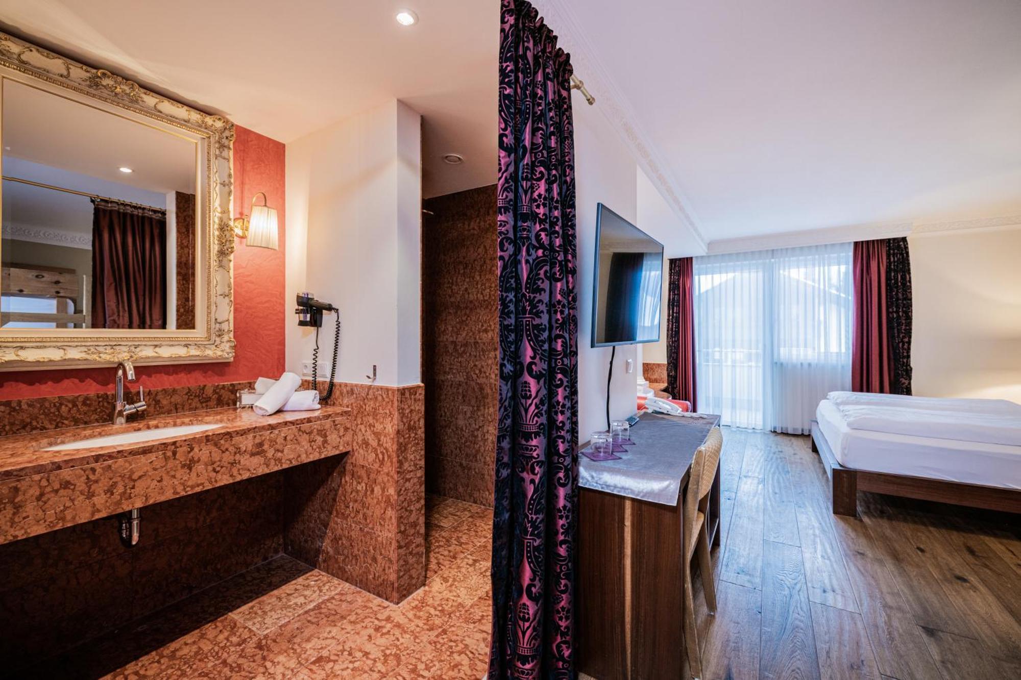 Hotel Fameli Olang Ngoại thất bức ảnh