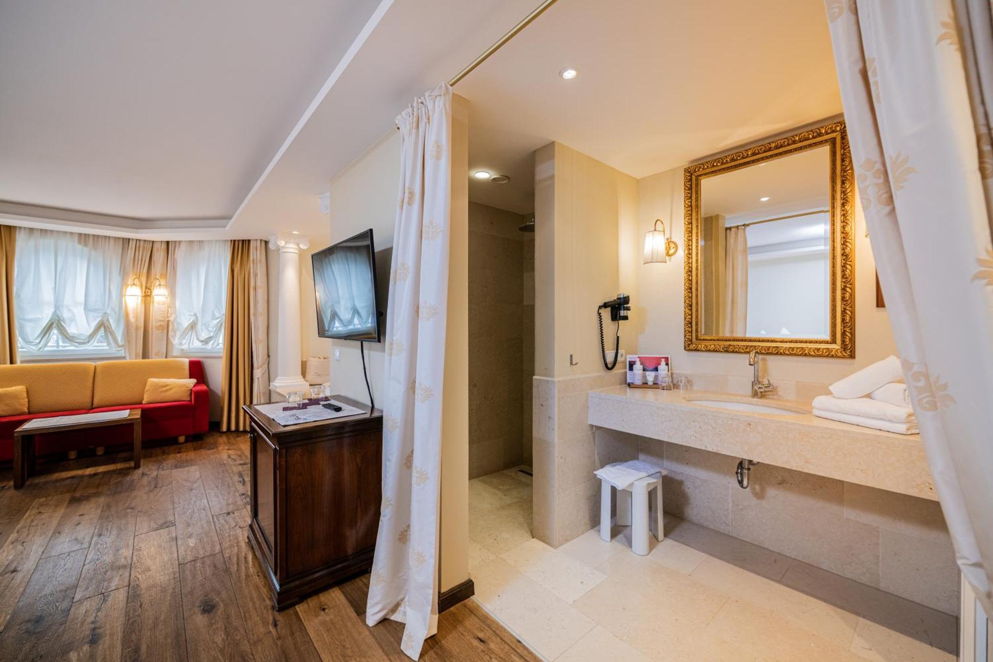 Hotel Fameli Olang Phòng bức ảnh