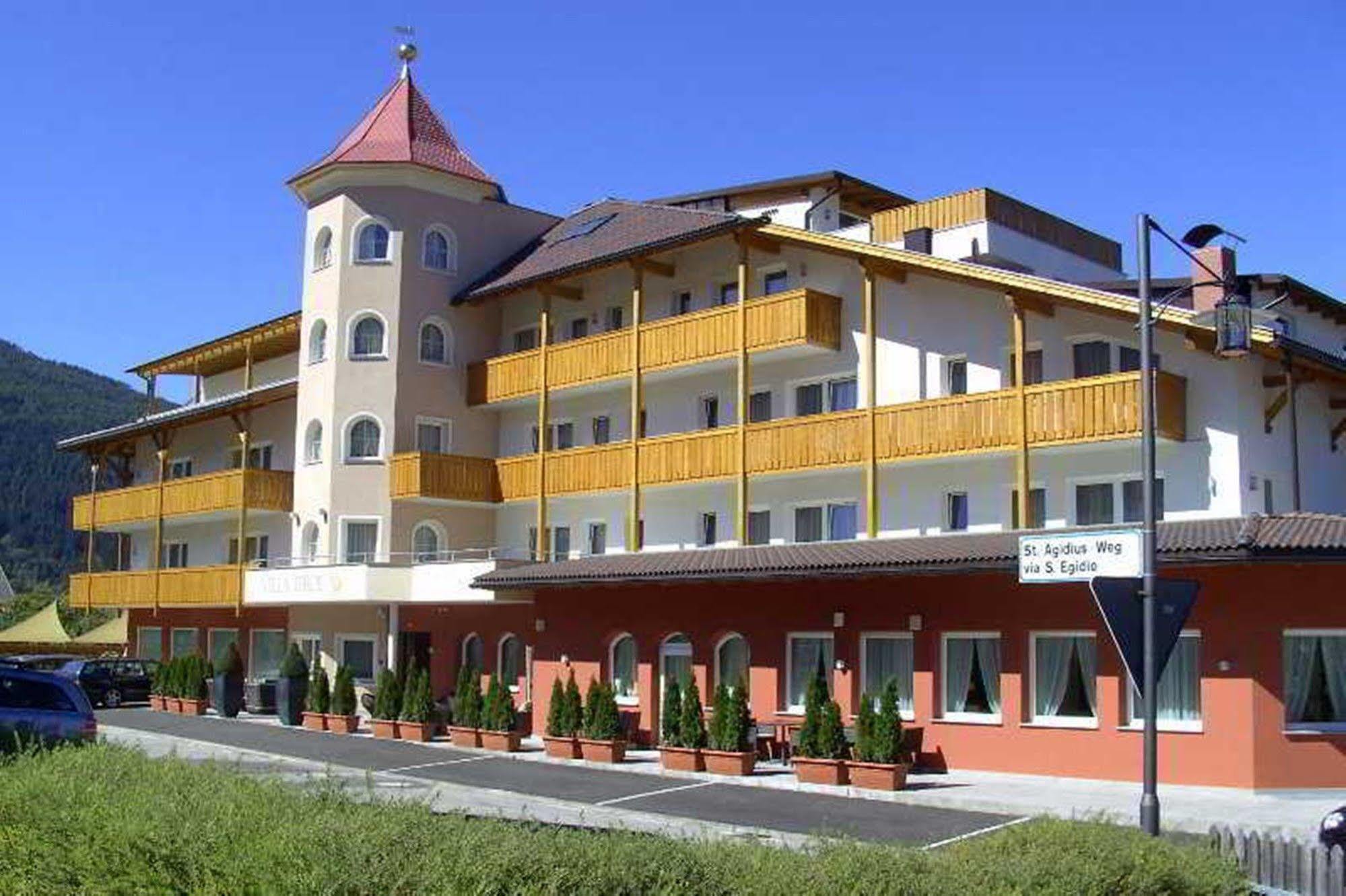 Hotel Fameli Olang Ngoại thất bức ảnh